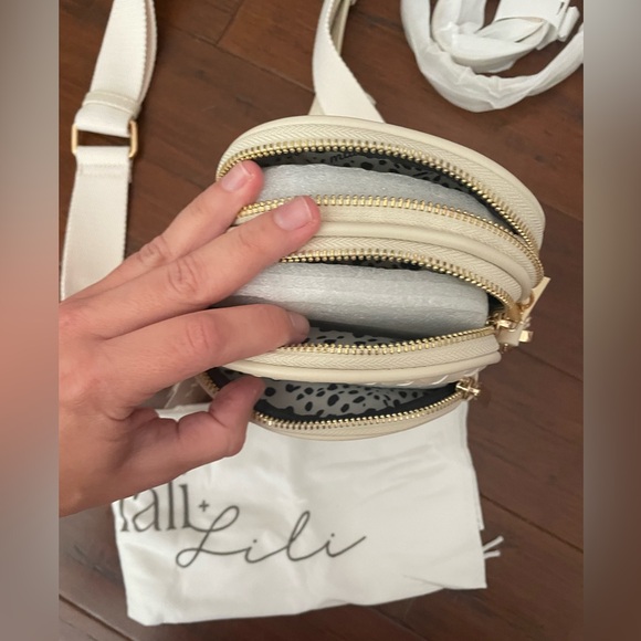 Mali + Lili Josie bone vegan leather double Woven Crossbody Bag convertible - Picture 4 of 11